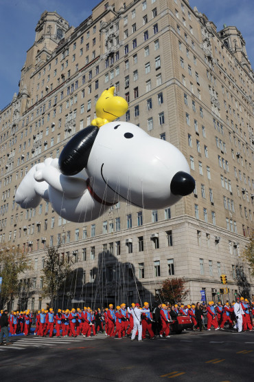 Snoopy and Woodstock: Snoopy holds the record for most appearances and most balloon versions.