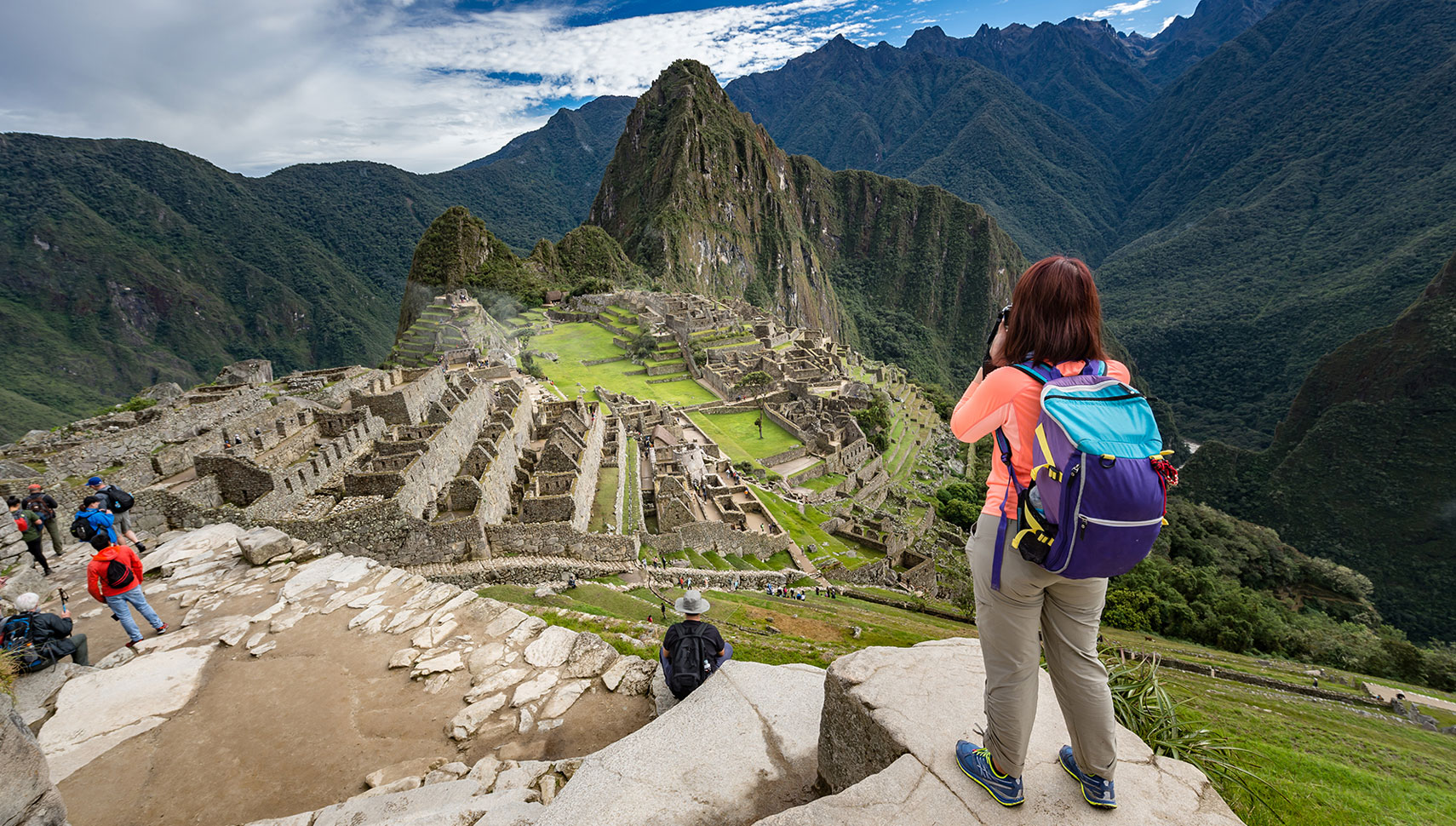 Перу отзыв. Machu Picchu Tourists. Мачу Пикчу селфи. Ана Редондо экскурсовод Мачу Пикчу. Туристы Куско Перу.