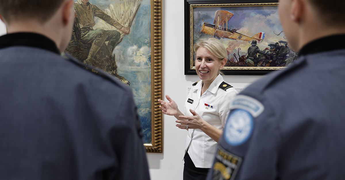 copy-of-silverman-teaching-in-gallery-credit-tom-thompson.jpg