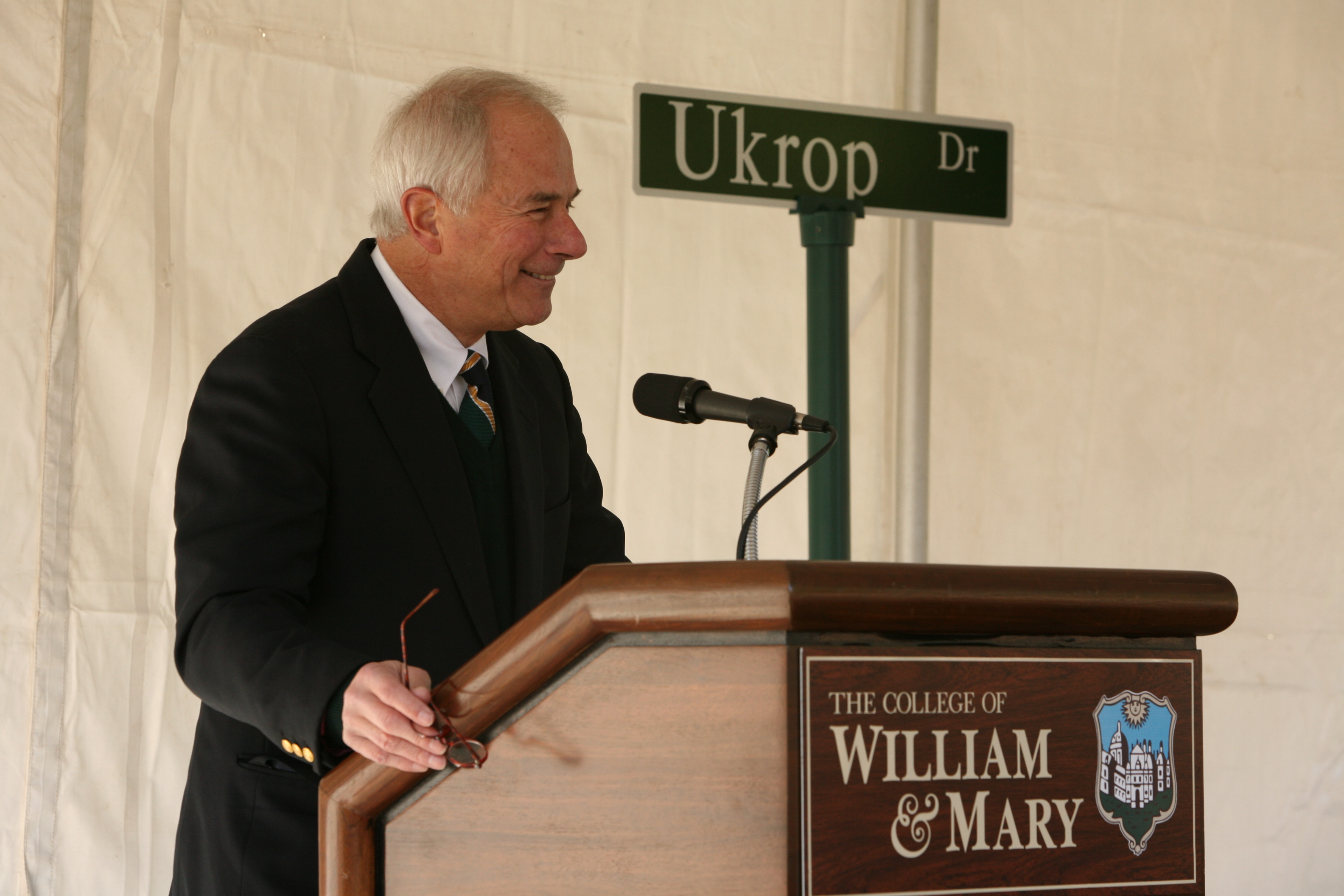Jim Ukrop speaking at the Ukrop Way dedication