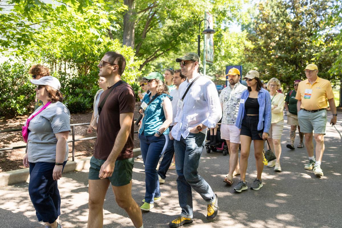 Alumni walk around the Smithsonian National Zoo