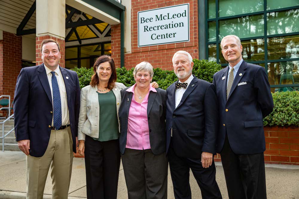 William & Mary honors alumna Bee McLeod ’83, M.B.A. ’91 with dedication of student recreation center