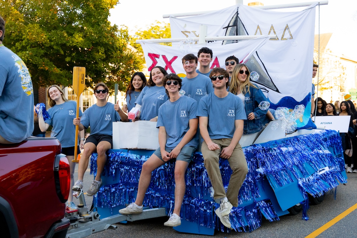 Delta Delta Delta float in the Homecoming Parade