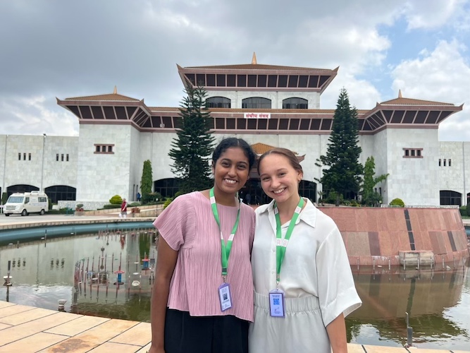 Kritika Jothishankar ’25 and Sarah Wozniak ’24 